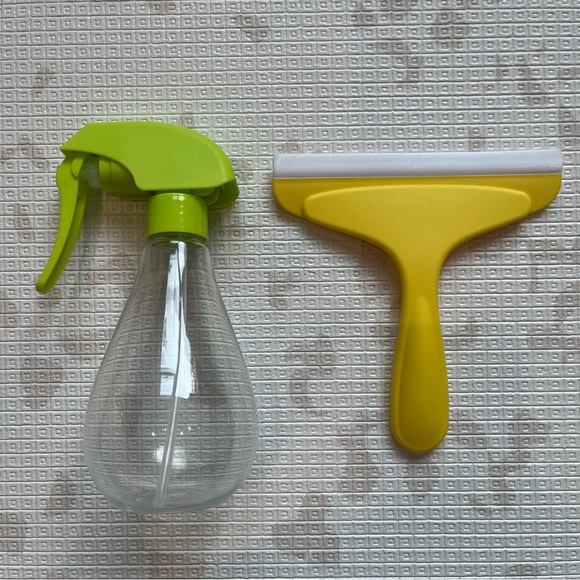 Lovevery Squeaky Clean Squeegee Set - Picture 2 of 4